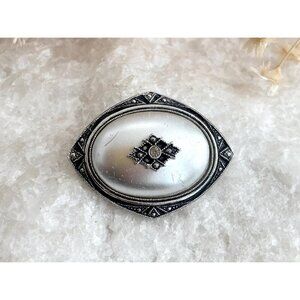 Silver Toned Avon Signed Faux Pearl Accented Vintage Jewelry Brooch Pin
